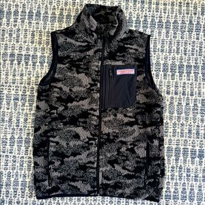 Boys Vineyard Vines Camo Fleece Vest Sz M
